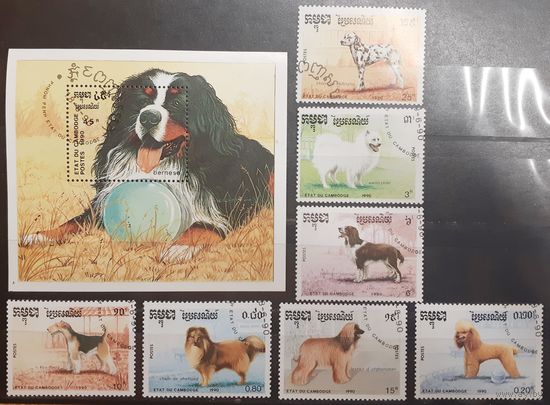 Камбоджа. 1990 год. Фауна. Собаки. Блок и 7 марок (800)
