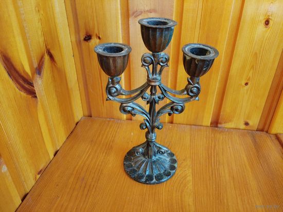 Подсвечник.