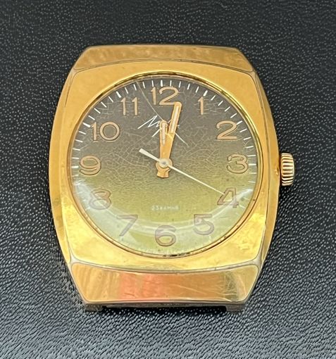 Позолоченные часы Луч. Рабочие. Требуется замена стекла.