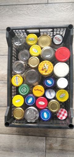 Банки, баночки.