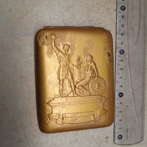 Портсигар и мундштуки.