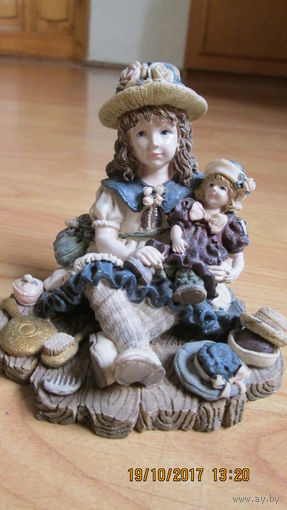 Девочка с куклой -DOLLSTONE COLLECTION