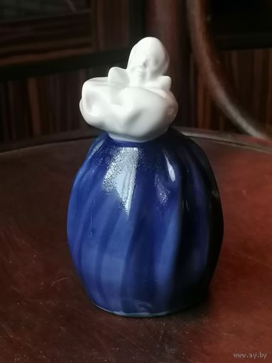 Фарфоровая статуэтка