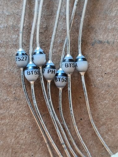 Диод BY527TAP : выпрямительный, THT, 800В, 2А, Ifsm: 50А, SOD57