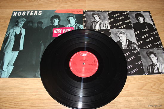 Hooters – Nervous Night