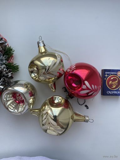 Лот елочных игрушек.