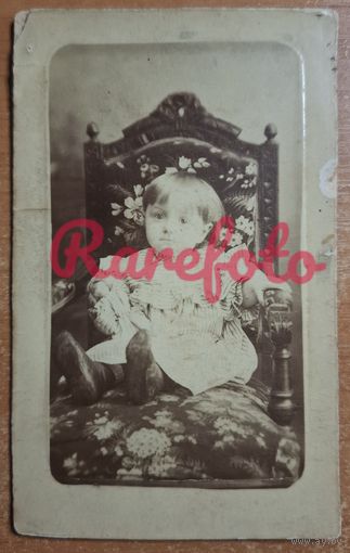1890-е Визит портрет девочка на стуле студийное фото типажи ретро фотограф Животов СПБ