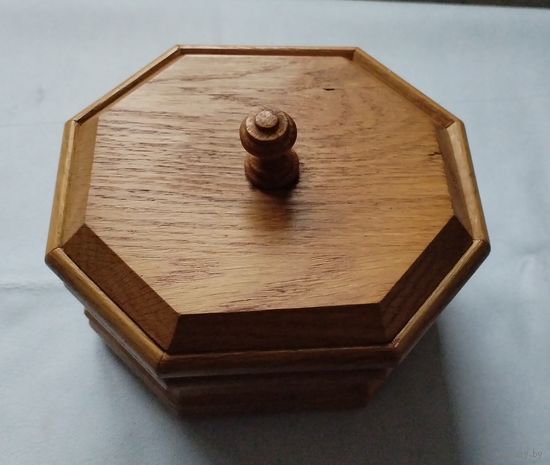 Шкатулка деревянная. Ручная работа. Высота 10 см. Ширина 16,5 см