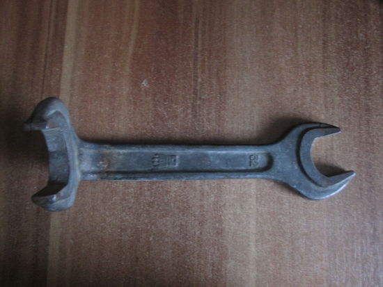 Ключ сантехнический 32х36.