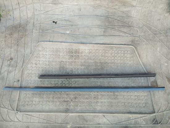 Молдинг стекла двери передней левой Mitsubishi Carisma