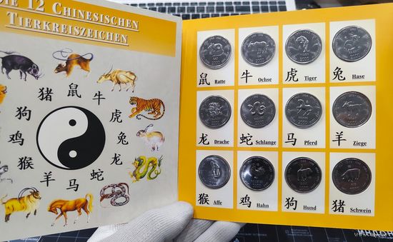 Сомали, полный набор 10 шиллингов 2000 г (12 монет), Знаки зодиака, в буклете, UNC