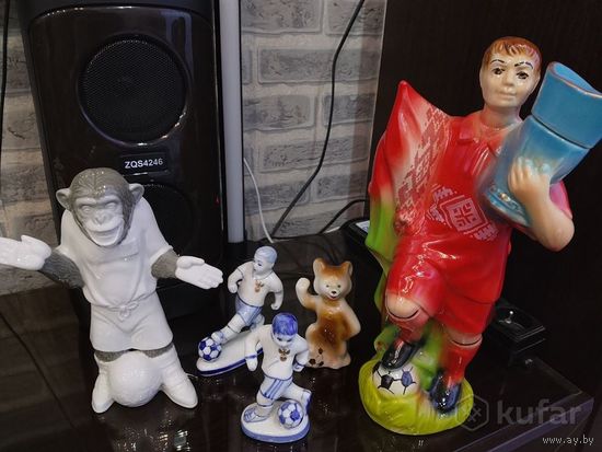 Статуэтки футбольные.