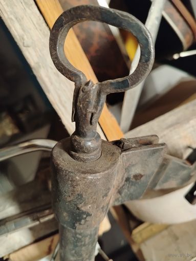 Старинные замок навесной