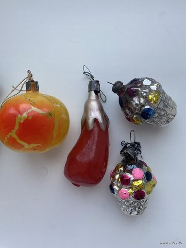 Лот елочных игрушек. Имеются дефекты.