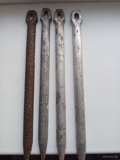 Палаточные колышки.