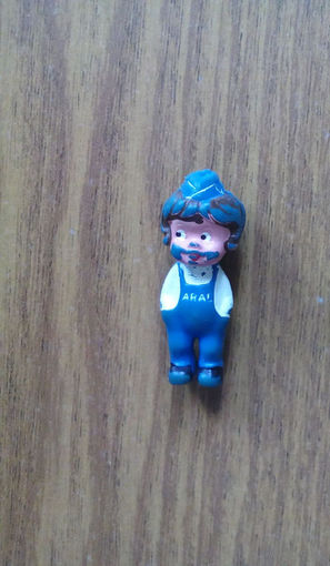 V Рекламный персонаж: фигурка заправщик АЗС ARAL (механик, сервисмен VW BEETLE) - Werbefiguren: Vintage ARAL Keychain motor oil Gas Station Service) Z