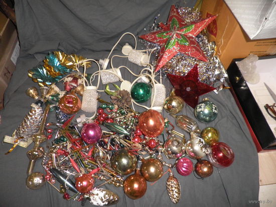 Новогодние,ёлочные игрушки из СССР 25 шт.,гирлянда(в ремонт),дождики,бусы и др.С рубля.