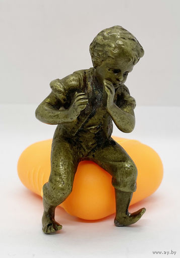 Бронзовая старинная статуэтка МАЛЬЧИК С ДУДКОЙ без основания
