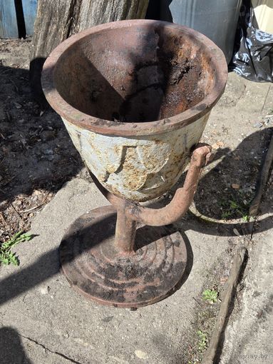 Чугунная уличная урна