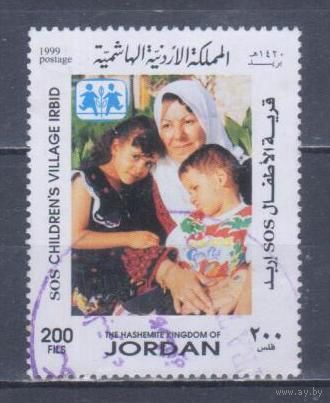 [1114] Иордания 1999. Дети с матерью. Гашеная марка.