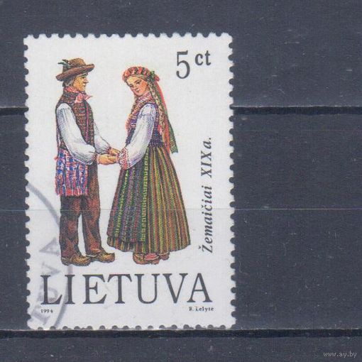 [999] Литва 1994. Культура.Национальные костюмы. Гашеная марка.