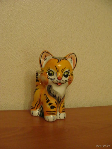 Кот, котик фарфоровый (статуэтка)
