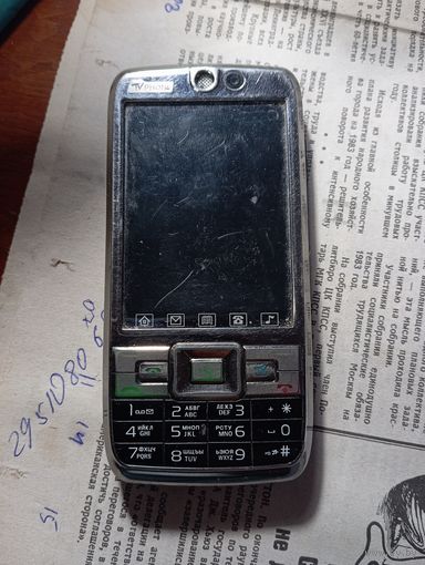 Телефон Nokia Е 71  металлический корпус .