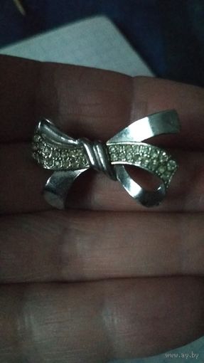 Брошь. Бантик.
