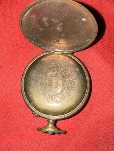 Корпус старинных карманных часов.