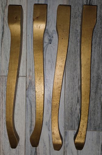 Старые фигурные ножки для столика. 50 см. Покрашены золотой краской. СОХРАННОСТЬ ХОРОШАЯ. По запросу привезу из деревни.