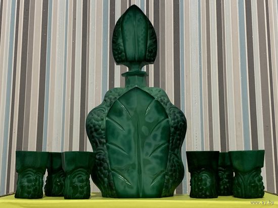 Графин с шестью стопками. Малахитовое стекло. Bohemian Czech Art Deco Malachite Glass. Богемия