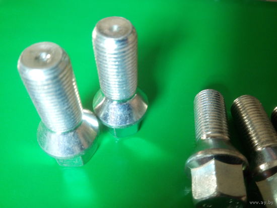 Колесные болты. 20 шт. комплект.KIT BOLT PZ.20 M14X1.5  SW17 Batch N.381597.