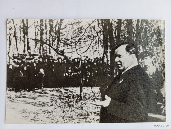 Актёры на фронте. Певец М.Д.Михайлов, 1942