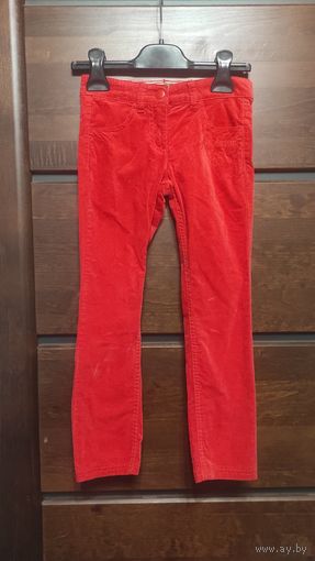 Штроксы Benetton на рост 120 см. Новые, не носили. Отличное качество, хорошо сидят на фигуре. Длина 67 см, шаговый 50 см, ПОталии 28,5-31 см.