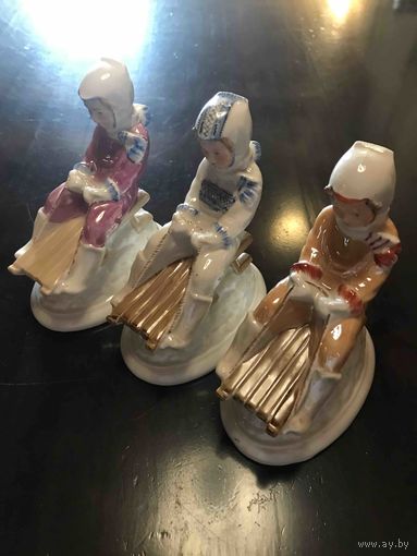Мальчик  на  санках  рига