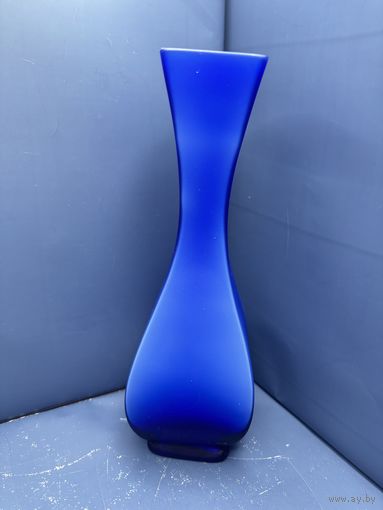 Винтажная ваза синее стекло матовое