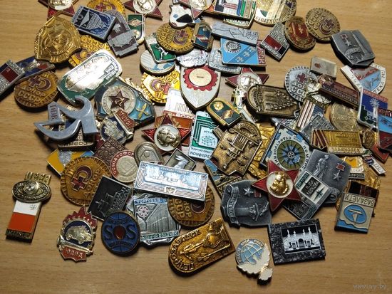 Значки в ремонт. Без застёжки. Около 100 штук.