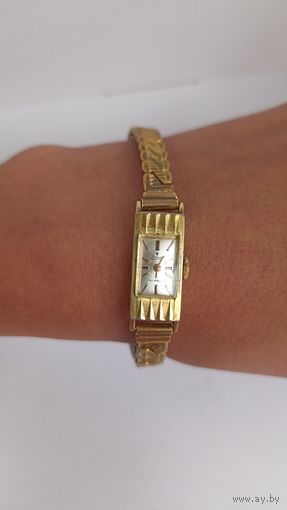 Часы швейцария,  позолота , на ходу с рубля