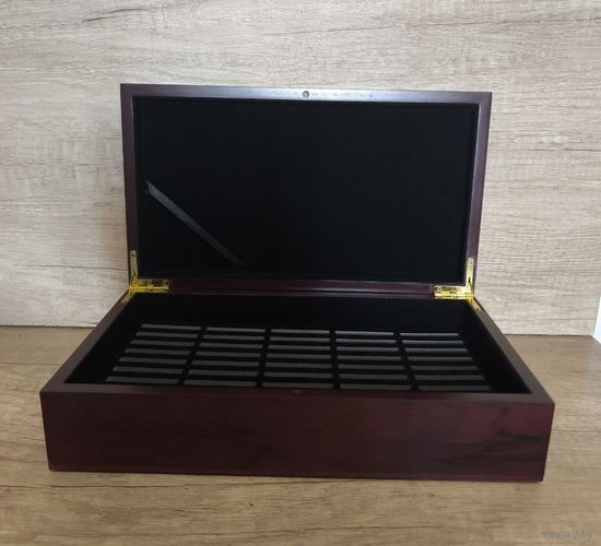 Ящик для 50 монет до 49 мм. С рубля.