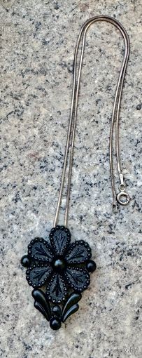 Кулон. Кулон на цепочке