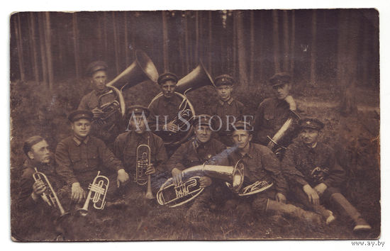 Военный духовой оркестр, музыканты РККА. Лагерь Сосновка 1935-й год.