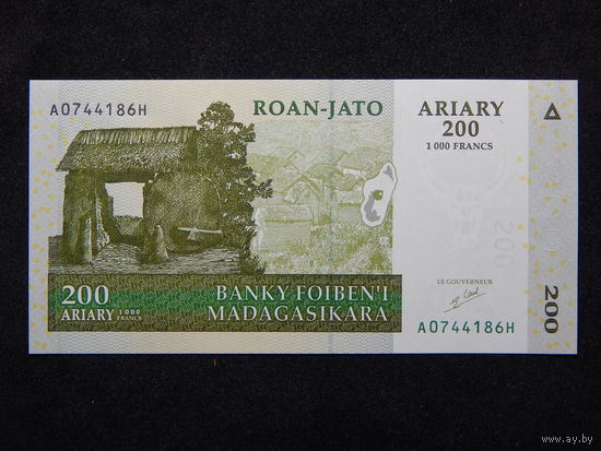 Мадагаскар 200 ариари 2004г.UNC
