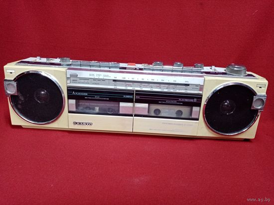 С рубля без мц. магнитофон Sanyo M-W15K  made in japan , 3.5кг. 48х15х12см.