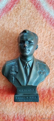 Бюст Юрий Гагарин Первый в мире космонавт. Монументскульптура Авторская работа 1962 г