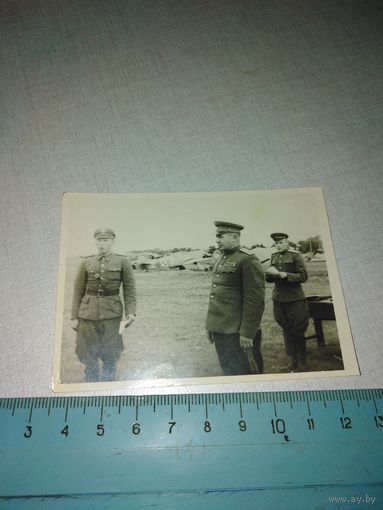 Командующий ВВС ПНР генерал-лейтэнант Полынин. Июнь 1945 год. Аэродром Модлин, Польша.