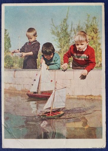 Будущие капитаны. 1962 г. Подписана.