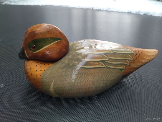 Утка расписная дерево