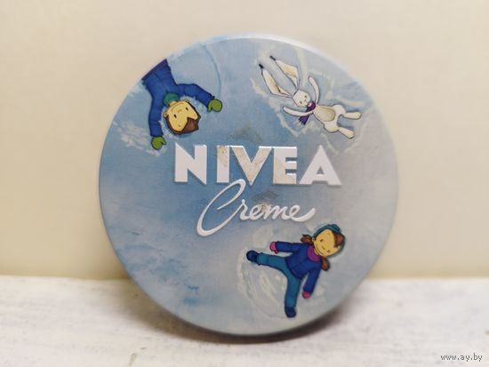 NIVEA. Жестяная коробка. Новогодняя.