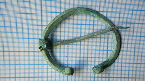 Застежка, заколка (фибула). Бронза, литье.