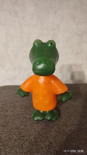 Пластмассовый крокодил